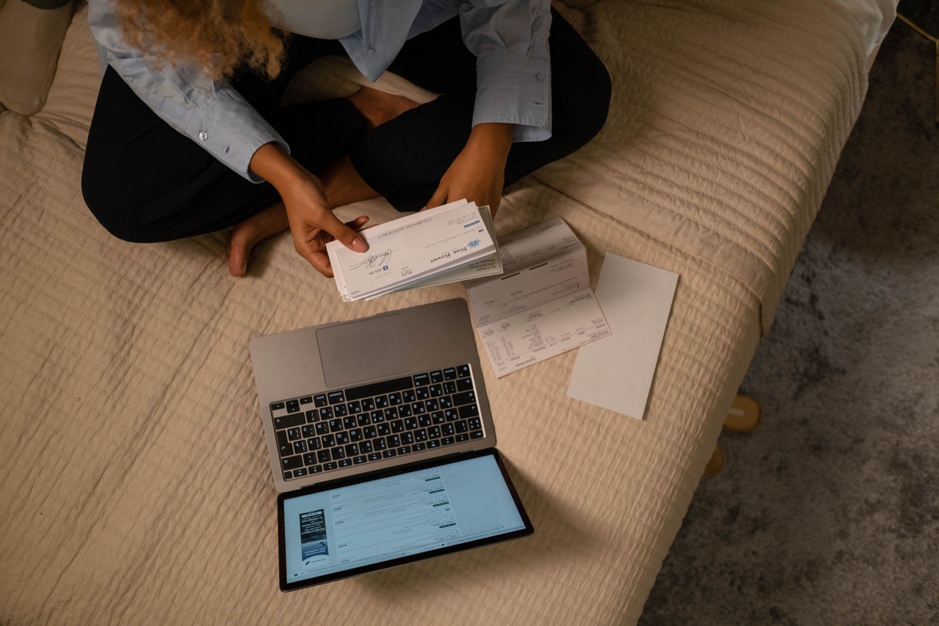 Qonto vs Shine : le vrai comparatif d'une freelance
